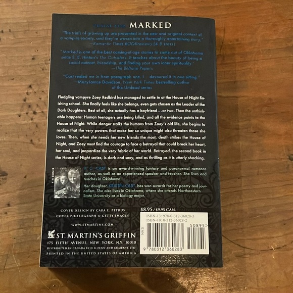 Book two House of Night series  Betrayed by P.C.Cast + Kristin Cast - Picture 3 of 7